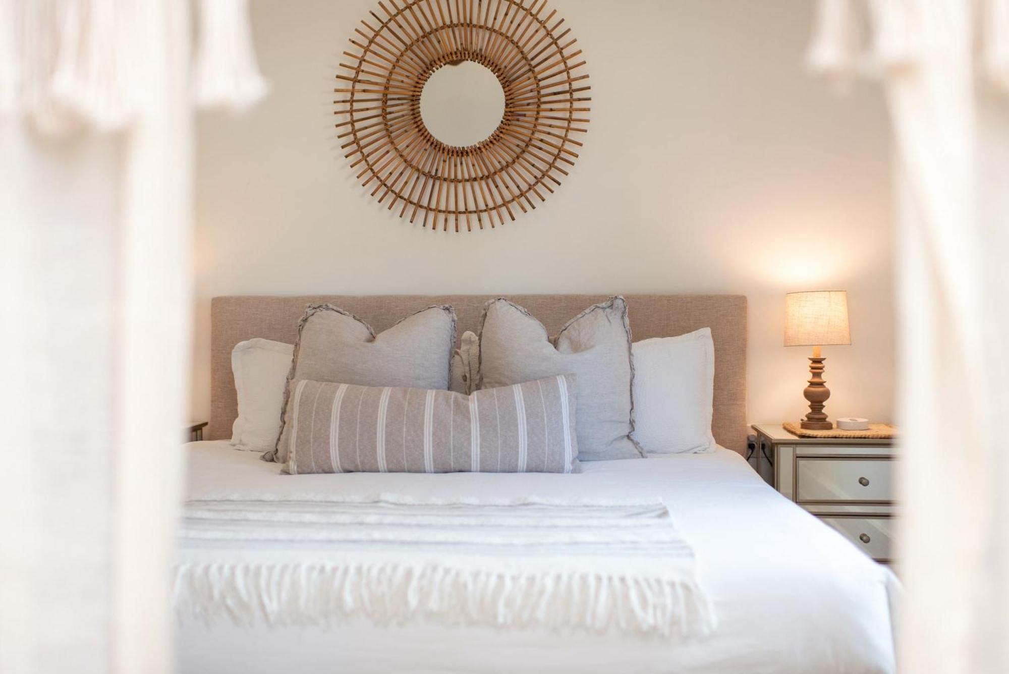 Le Petit Guesthouse -King Bed Walk To Whitworth Nine Mile Falls Exteriér fotografie